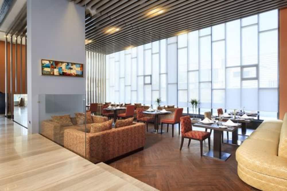 Courtyard By Marriott Santiago Airport Hotell Eksteriør bilde